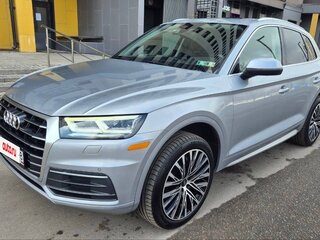 2020 Audi Q5 45 TFSI II (FY), серый, 3349999 рублей, вид 2