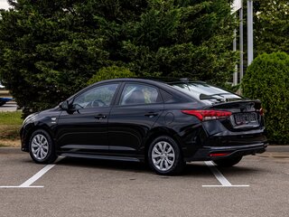 2022 Hyundai Solaris II Рестайлинг, чёрный, 1365000 рублей, вид 4