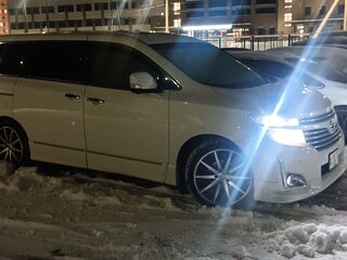 2012 Nissan Elgrand III (E52), белый, 950000 рублей, вид 3