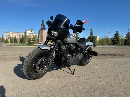 2020 Harley-Davidson Fat Bob, серебристый, 2180000 рублей, вид 4