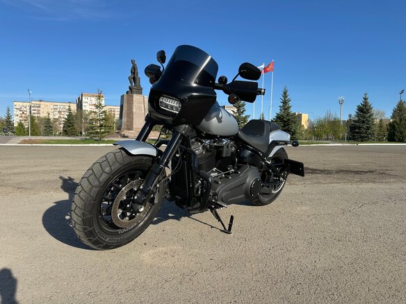 2020 Harley-Davidson Fat Bob, серебристый, 2180000 рублей - вид 3