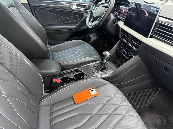 2022 Volkswagen Tiguan II Рестайлинг, чёрный, 2550111 рублей - вид 13