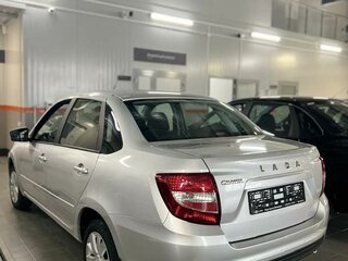 2026 Lada (ВАЗ) Granta I Рестайлинг, серебристый, 1121000 рублей, вид 3