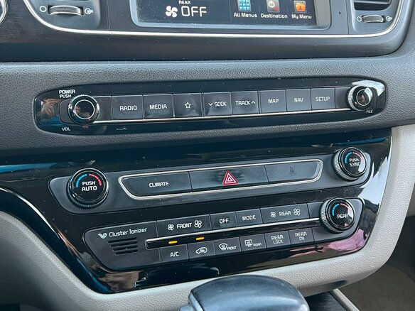 2017 Kia Carnival III, чёрный, 2290000 рублей - вид 24