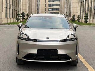 2024 Lynk & Co 08 21.2 kWh I, бежевый, 3300000 рублей, вид 2