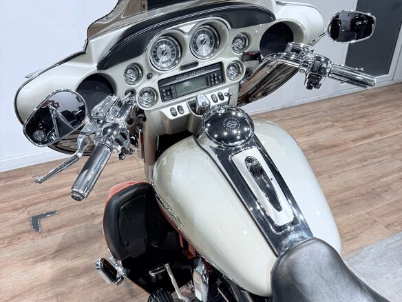 2009 Harley-Davidson CVO Street Glide, оранжевый, 1299000 рублей - вид 21