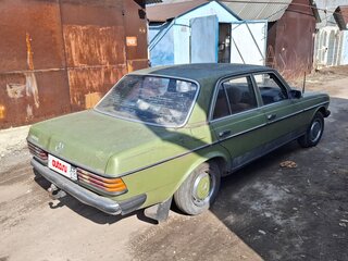 1982 Mercedes-Benz W123 200 5-speed, зелёный, 239999 рублей, вид 3