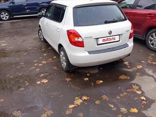 2013 Skoda Fabia II Рестайлинг, белый, 450000 рублей, вид 3