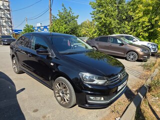 2017 Volkswagen Polo V Рестайлинг, чёрный, 1020000 рублей, вид 4