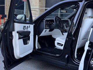 2020 Rolls-Royce Cullinan Black Badge I (Series I), чёрный, 32000000 рублей, вид 5