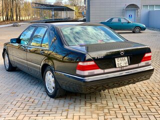 1997 Mercedes-Benz S-Класс 320 III (W140) Рестайлинг, чёрный, 4350000 рублей, вид 1