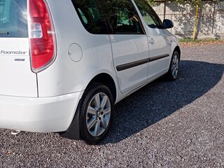 2012 Skoda Roomster I Рестайлинг, белый, 750000 рублей, вид 4