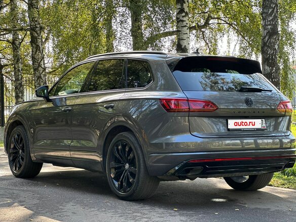2019 Volkswagen Touareg III, серый, 6750000 рублей - вид 9