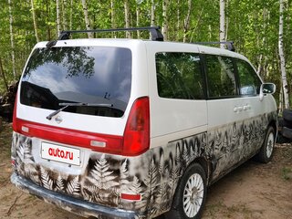 2000 Nissan Serena II (C24), белый, 350000 рублей, вид 3