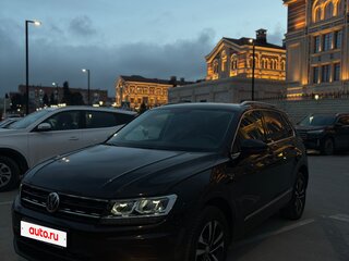 2017 Volkswagen Tiguan II, чёрный, 2550000 рублей, вид 5
