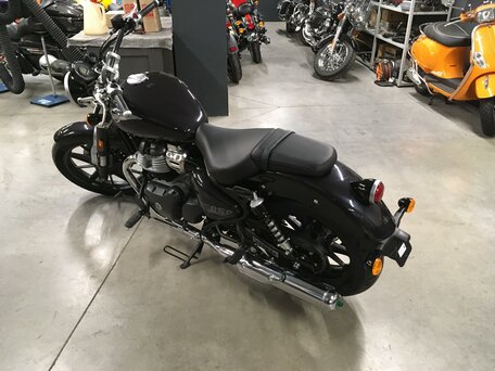 2026 Royal Enfield Super Meteor, чёрный, 764000 рублей, вид 2