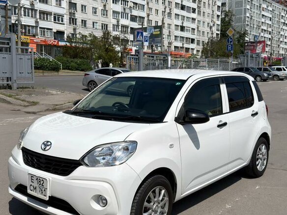 2017 Toyota Passo III, белый, 1070000 рублей - вид 1