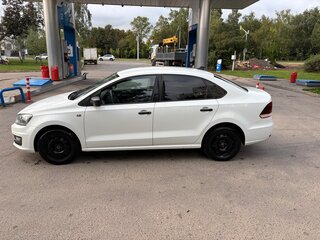 2018 Volkswagen Polo V Рестайлинг, белый, 1000000 рублей, вид 4