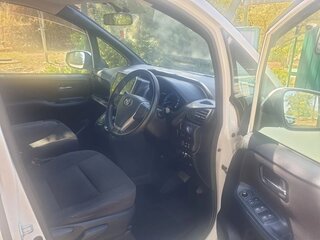 2014 Toyota Voxy III (R80), белый, 1800000 рублей, вид 5