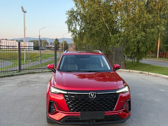 2023 Changan CS35 Plus I Рестайлинг, красный, 1600000 рублей - вид 1