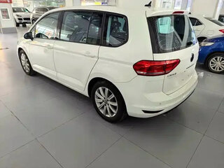 2022 Volkswagen Touran L II, белый, 1343911 рублей, вид 4