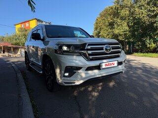 2017 Toyota Land Cruiser 200 Series Рестайлинг 2, белый, 6900000 рублей, вид 5
