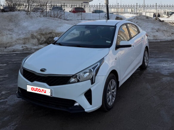 2022 Kia Rio IV Рестайлинг, белый, 1000000 рублей - вид 2