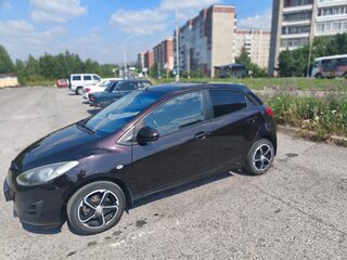 2011 Mazda 2 II Рестайлинг (DE2), пурпурный, 850000 рублей, вид 2