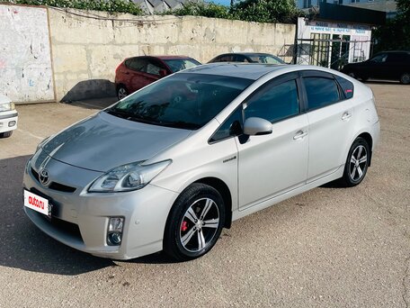 2010 Toyota Prius III (XW30), серый, 800000 рублей, вид 2