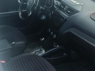 2017 Kia Rio III Рестайлинг, белый, 1030000 рублей, вид 5