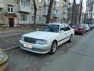 2001 Toyota Crown X (S150), белый, 960000 рублей, вид 2