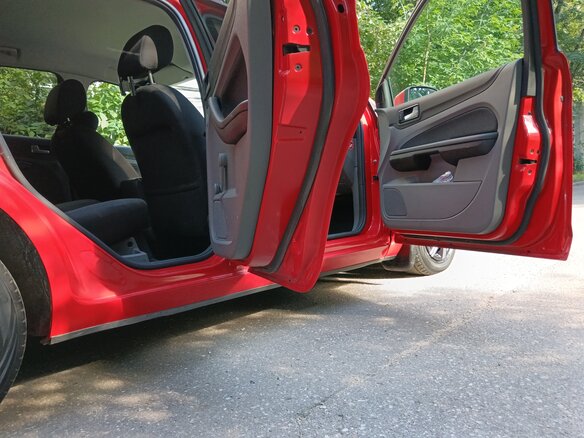 2011 Ford Focus II Рестайлинг, красный - вид 9