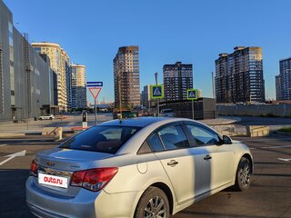 2013 Chevrolet Cruze I Рестайлинг, серебристый, 620000 рублей, вид 3