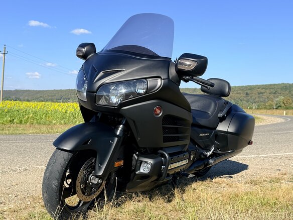 2015 Honda GL 1800 Gold Wing, чёрный, 1300000 рублей - вид 2