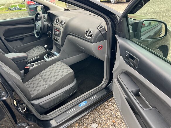 2010 Ford Focus II Рестайлинг, чёрный, 599000 рублей - вид 12