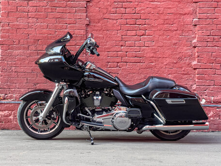 2019 Harley-Davidson Road Glide, чёрный, 1600000 рублей, вид 4