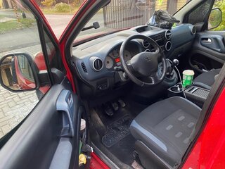 2010 Peugeot Partner II, красный, 800000 рублей, вид 5