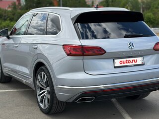 2019 Volkswagen Touareg III, серебристый, 3500000 рублей, вид 4