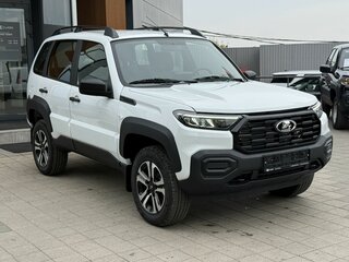 2026 Lada (ВАЗ) Niva Travel I Рестайлинг, белый, 1717000 рублей, вид 3