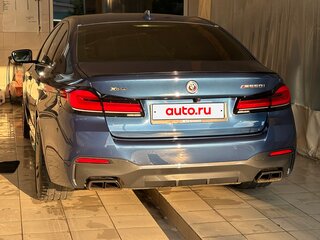 2021 BMW 5 серии M550i xDrive VII (G30/G31/G38) Рестайлинг, синий, 8000000 рублей, вид 4