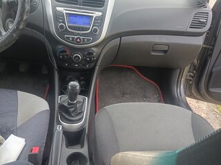 2014 Hyundai Solaris I, серый, 950000 рублей, вид 4