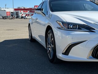 2019 Lexus ES 250 VII, белый, 5100000 рублей, вид 3