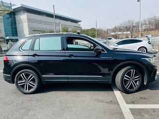 2021 Volkswagen Tiguan II Рестайлинг, чёрный, 3500000 рублей, вид 2