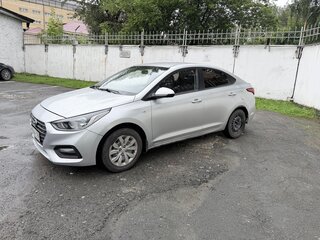 2019 Hyundai Solaris II, серебристый, 780000 рублей, вид 1