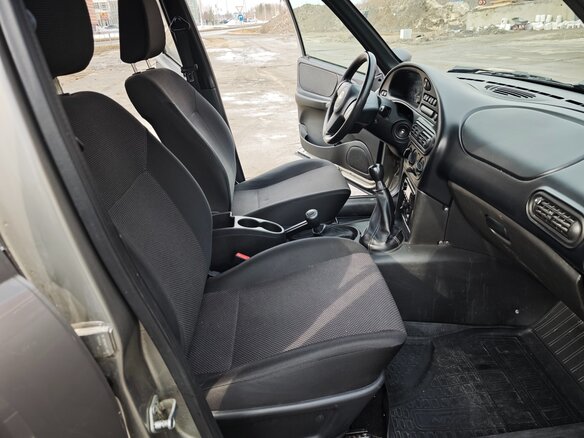 2017 Chevrolet Niva I Рестайлинг, серый, 650000 рублей - вид 6