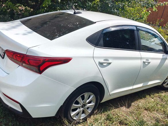 2018 Hyundai Solaris II, белый, 1070000 рублей - вид 1