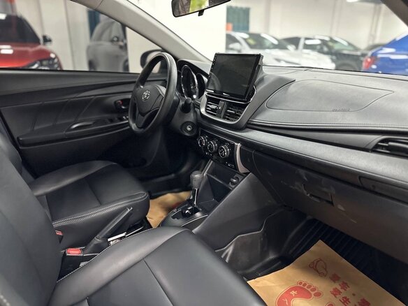 2022 Toyota Yaris L X XP150 Рестайлинг, белый - вид 4