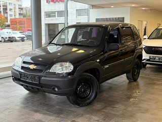 2011 Chevrolet Niva I Рестайлинг, чёрный, 399000 рублей, вид 1