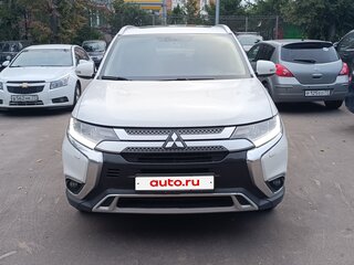 2015 Mitsubishi Outlander III Рестайлинг 2, белый, 1550000 рублей, вид 3