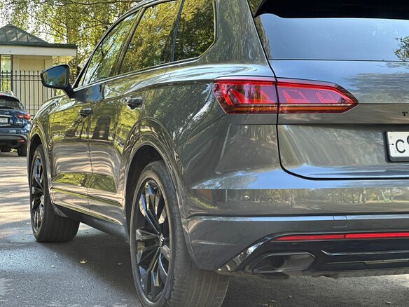 2019 Volkswagen Touareg III, серый, 6750000 рублей - вид 19
